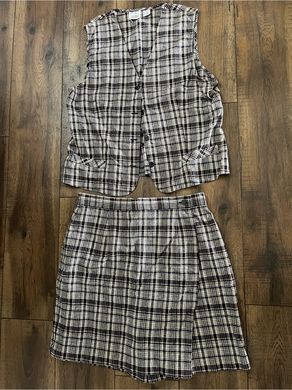 Two-Piece Plaid Skirt Set in Black and Cream